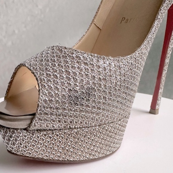 🌺CHRISTIAN LOUBOUTIN 🌺 Fetish Peep 150mm Platform Pumps in Colombe Size: 39.5 - Picture 13 of 15